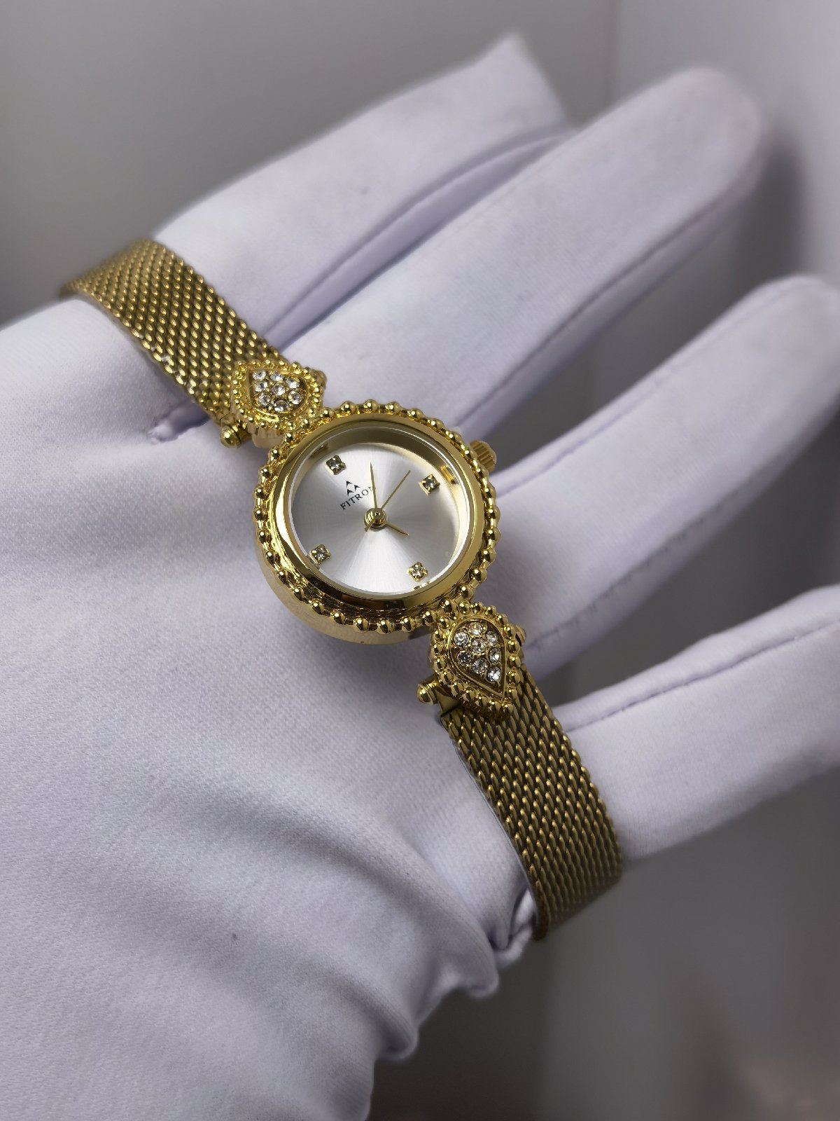 ساعة نسائية W80