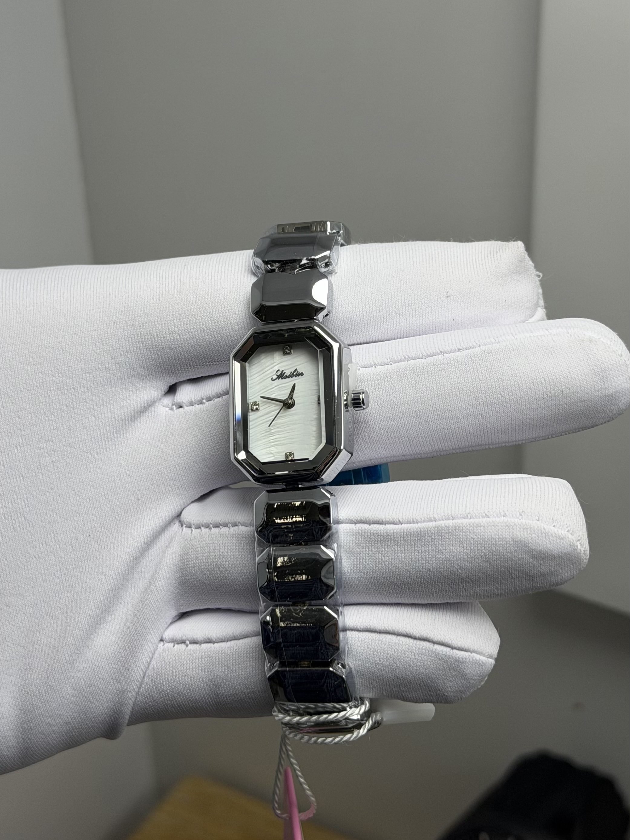 ساعة نسائية W12